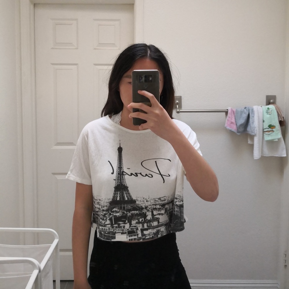 white cropped tee